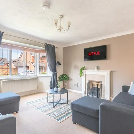 Apartment Five Bedroom With Large Dining Area