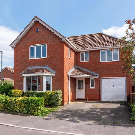 Apartment Five Bedroom With Large Dining Area Bristol
