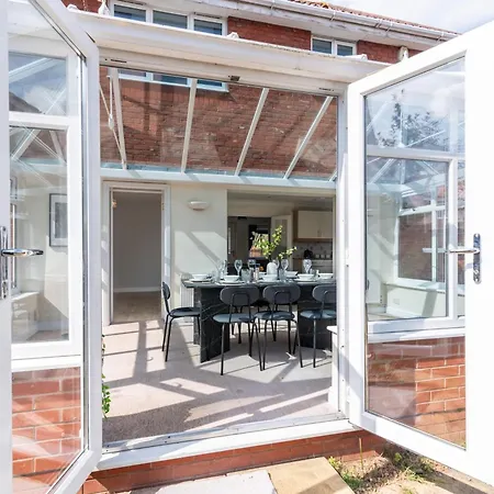 Five Bedroom With Large Dining Area *
