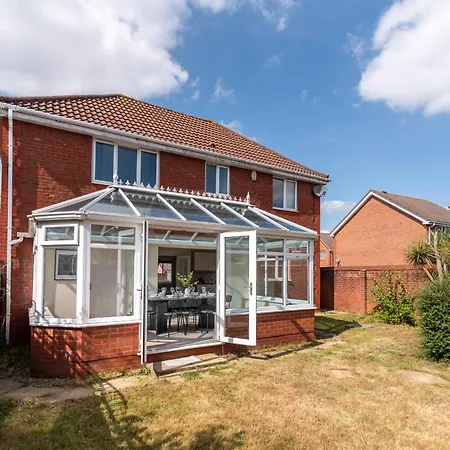 Five Bedroom With Large Dining Area Apartment *