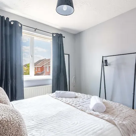 Bright & Spacious 4 Bedroom With Garden * Bristol