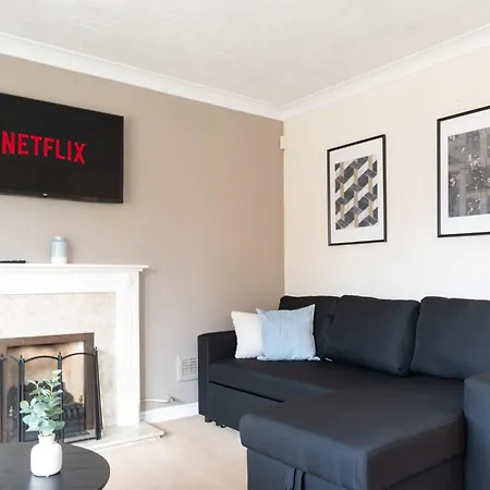 Bright & Spacious 4 Bedroom With Garden