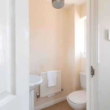Bright & Spacious 4 Bedroom With Garden * Bristol