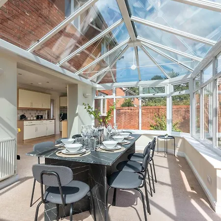 Hébergement de vacances Bright & Spacious 4 Bedroom With Garden Bristol