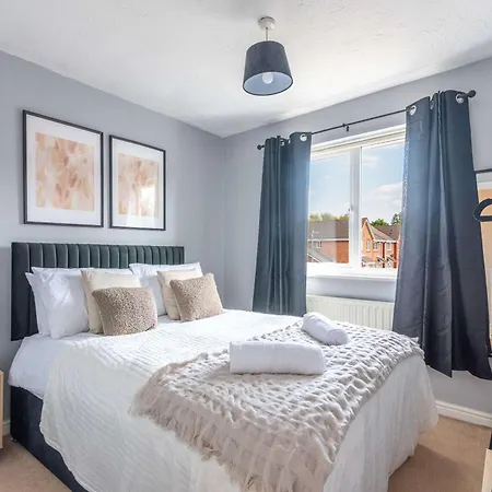 Bright & Spacious 4 Bedroom With Garden Nyaraló
