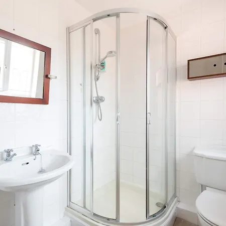 Bright & Spacious 4 Bedroom With Garden 度假居 布里斯托