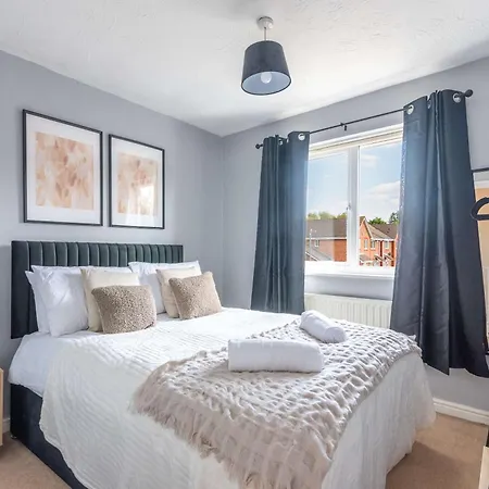 Будинок відпочинку Bright & Spacious 4 Bedroom With Garden *