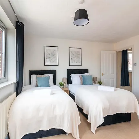 度假居 Bright & Spacious 4 Bedroom With Garden